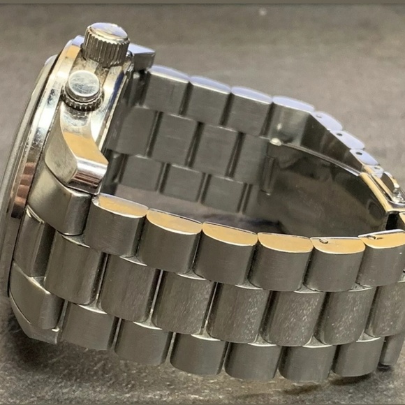 Authentic Michael Kors Runway Chronograph watch - Picture 3 of 7